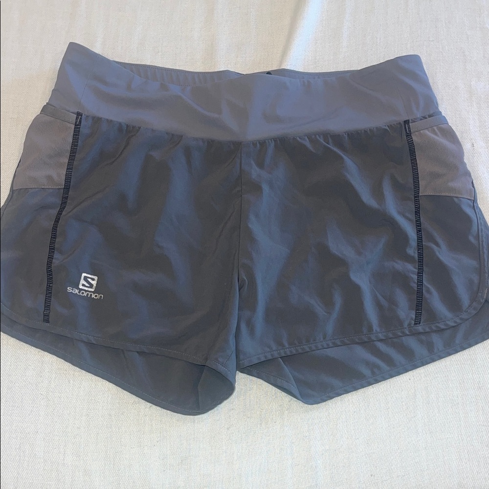 06177 Salomon Women's Active Running Shorts Back Pocket Gray SZ Medium
